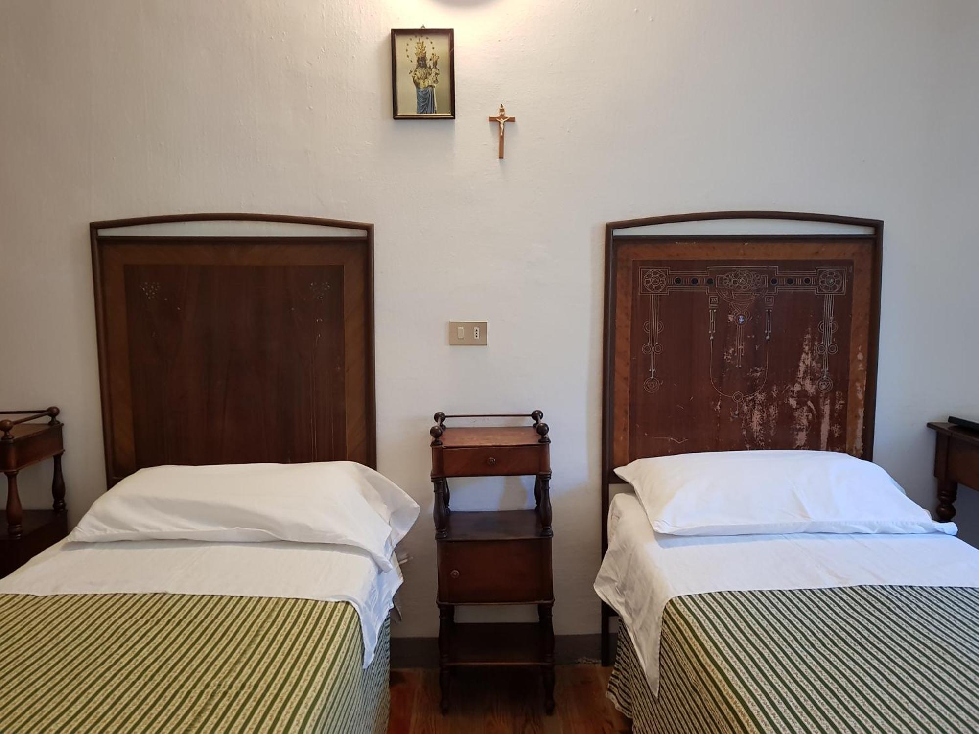 Albergue Santuario di Oropa Biella Habitación foto